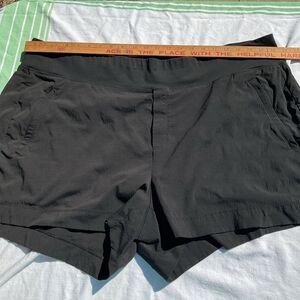 Athleta Black Trekkie North Shorts